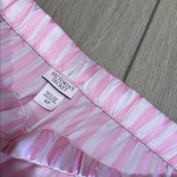 Y2K Classic Victorias Secret Pink & White Satin Pajama Set Sz S Loungewear - Picture 10 of 13